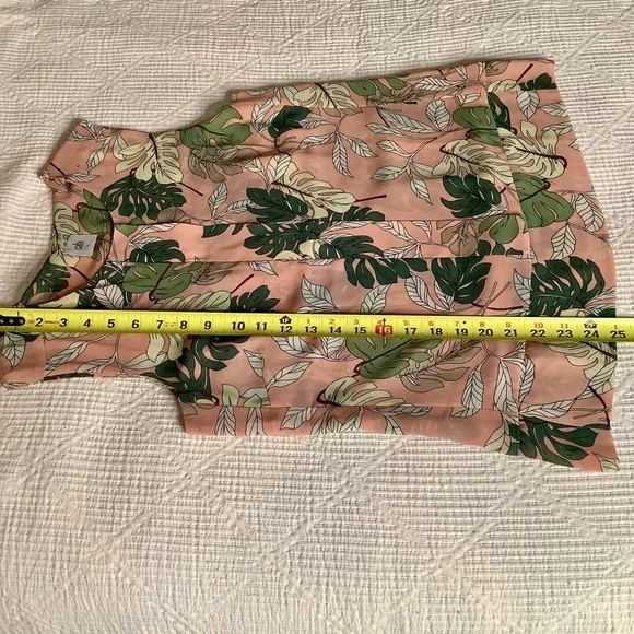 CABI 53511  Melon & Green Tropical Sleeveless Blouse V-Neck Or Snap Up To Round - Picture 15 of 15